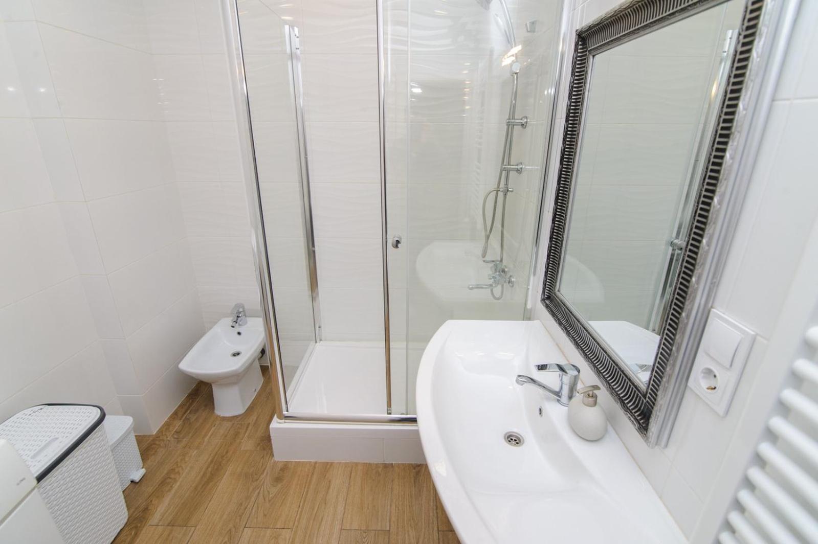 Extra Grand Lev Tolstoi Two Bedrooms Chisinau Exterior photo