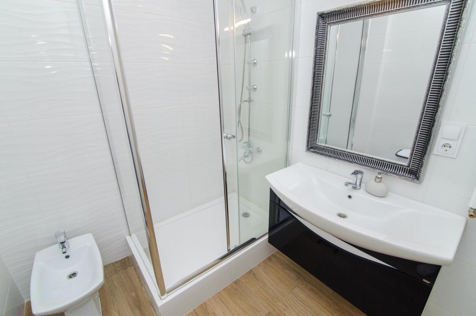 Extra Grand Lev Tolstoi Two Bedrooms Chisinau Exterior photo